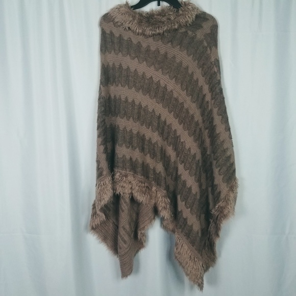Poncho - Picture 3 of 4